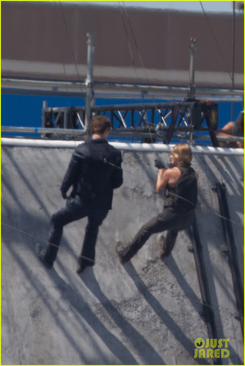 zoe kravitz maggie q head to film allegiant 26
