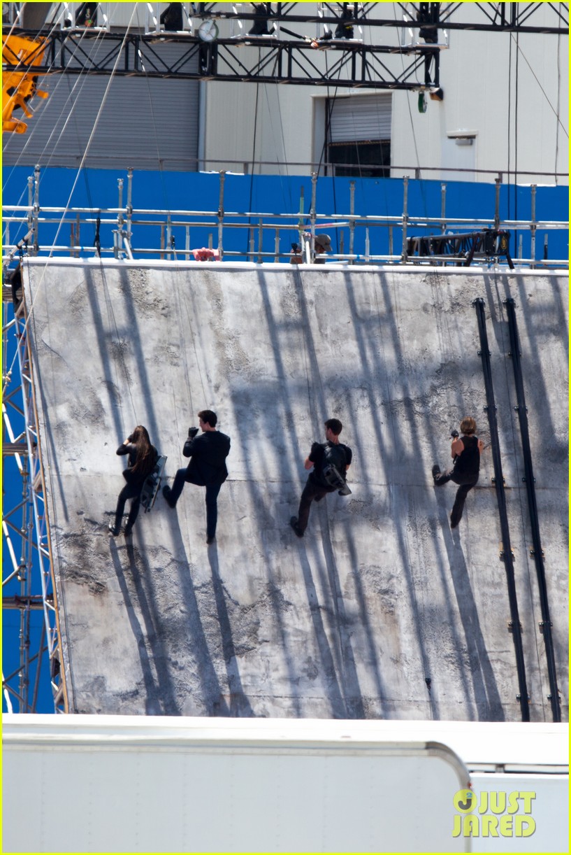 zoe kravitz maggie q head to film allegiant 28