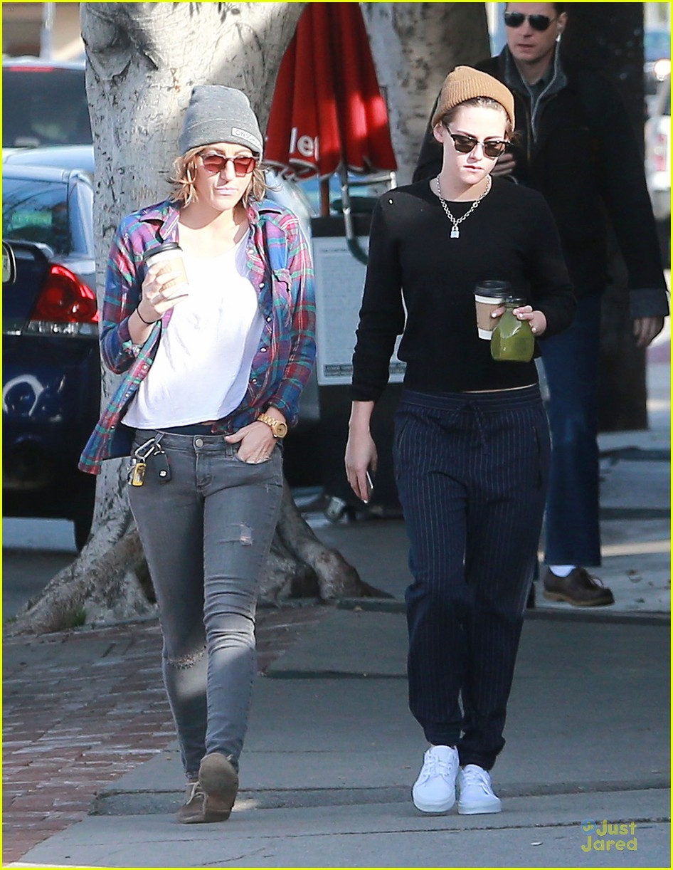 Kristen Stewart's Mom Never Talked About Her Love Life! | Photo 825982 ...