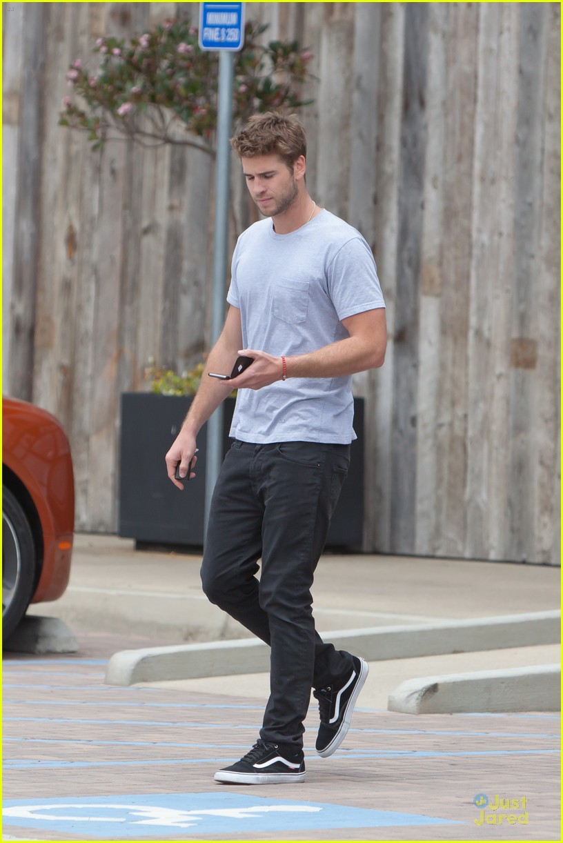 Liam Hemsworth Loses the Scruff! | Photo 826010 - Photo Gallery | Just ...