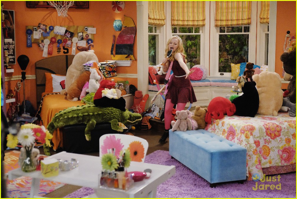 Liv Puts Together A Dream Band For Liv Maddie Photo 5178 Dove Cameron Jessica Marie Garcia Jimmy Bellinger Joey Bragg Jordan Fisher Liv And Maddie Television Tenzing Norgay Trainor Victoria