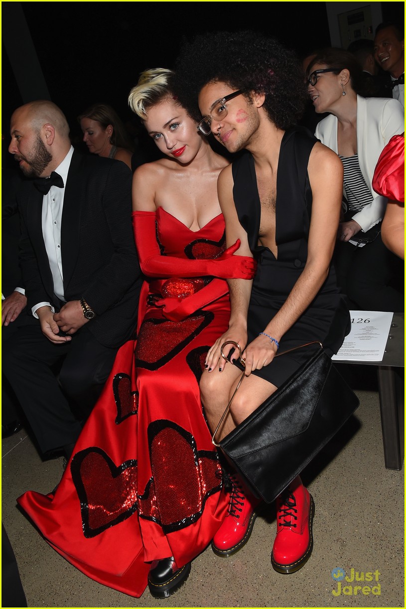 miley cyrus brings her instapride to nycs amfar gala 02