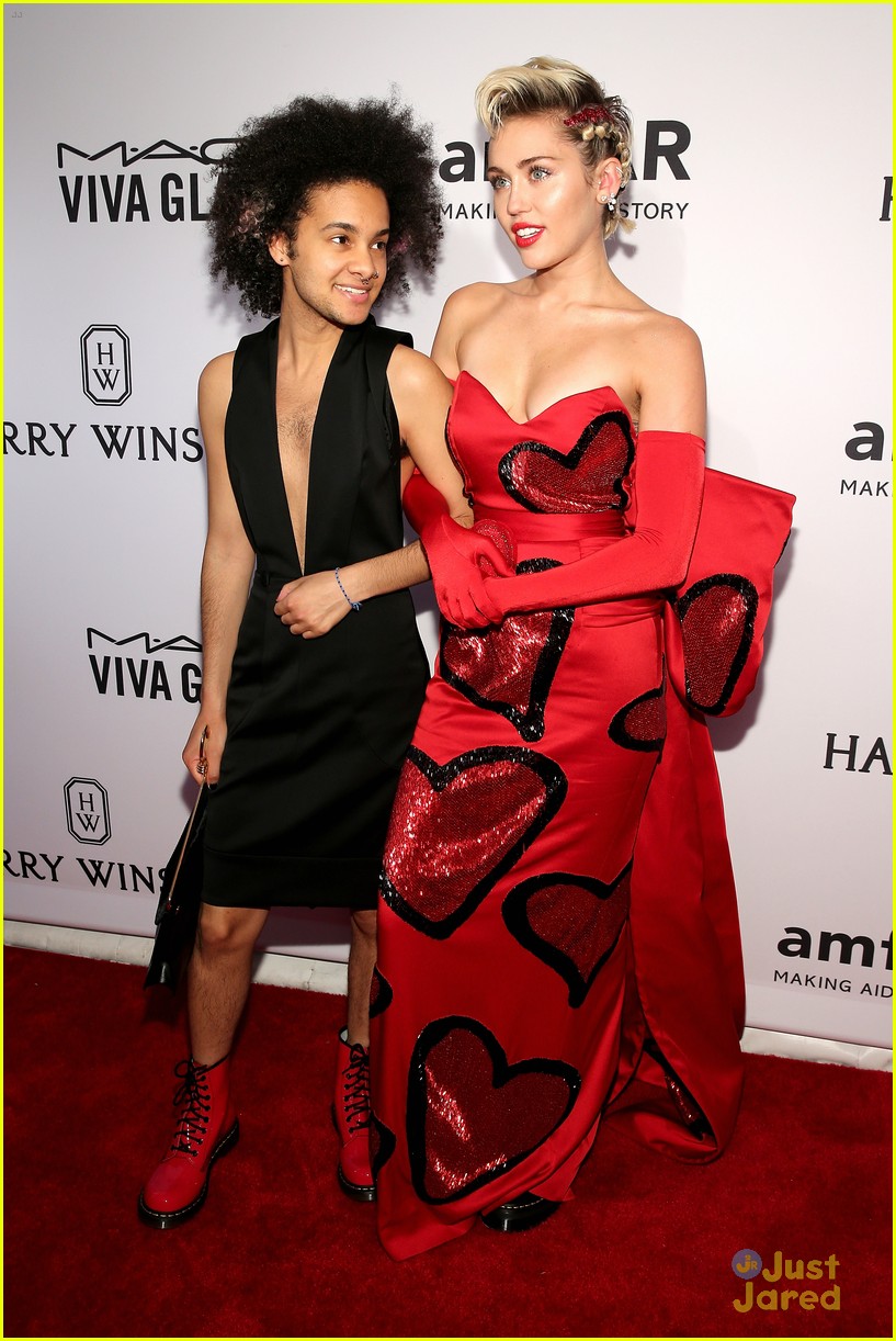 miley cyrus brings her instapride to nycs amfar gala 14