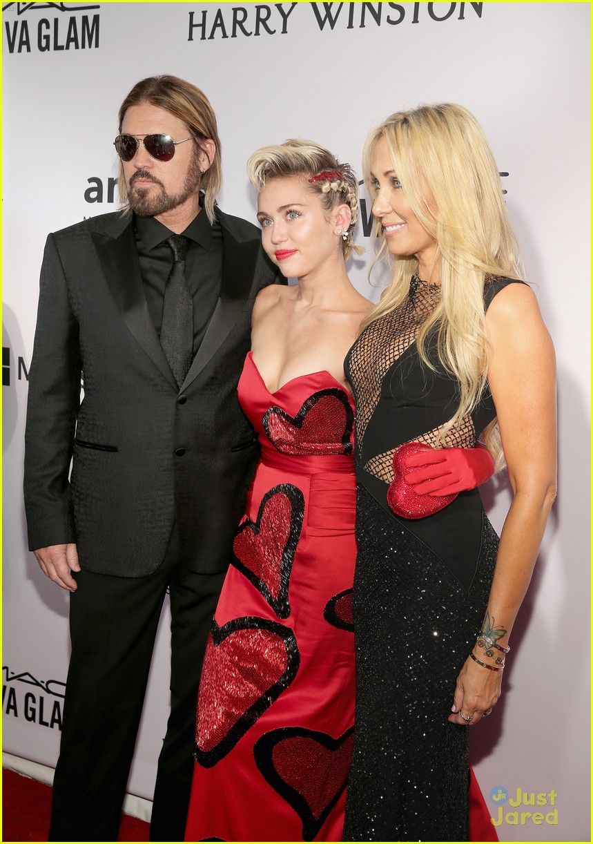 miley cyrus brings her instapride to nycs amfar gala 16