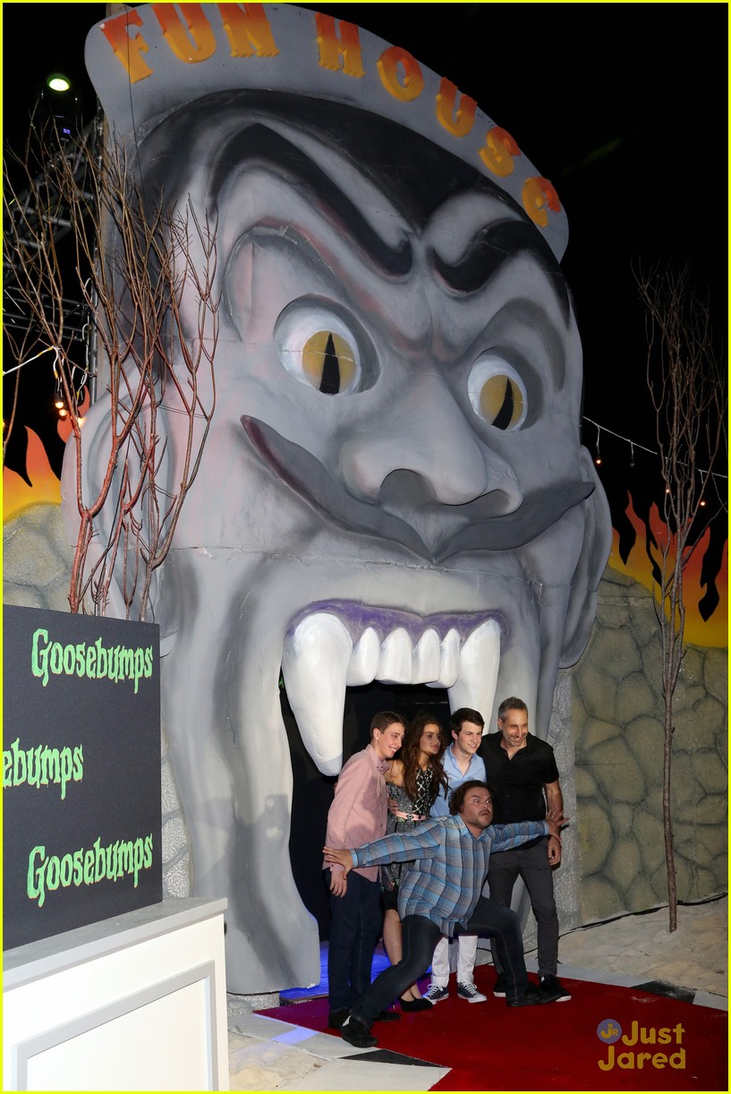 Odeya Rush & Dylan Minnette Bring 'Goosebumps' to Cancun! | Photo