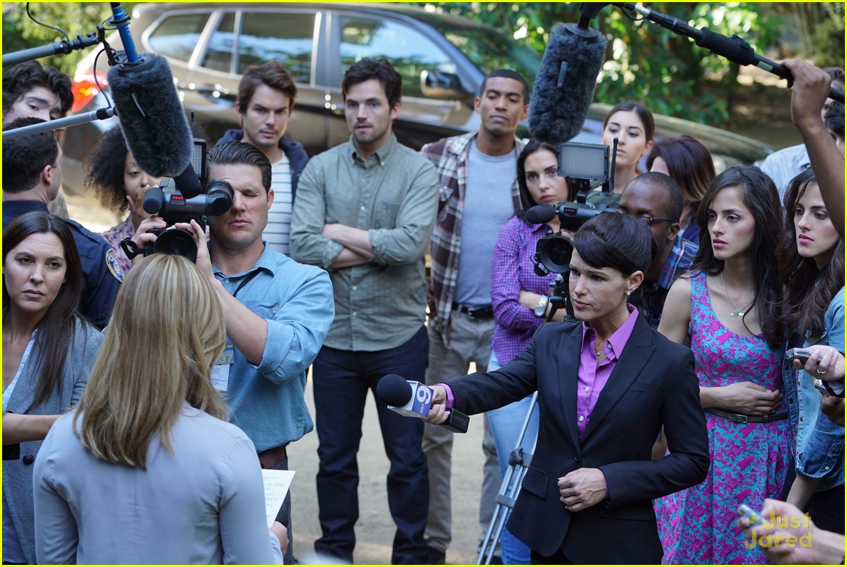 Full Sized Photo of pretty little liars game on charles 09 