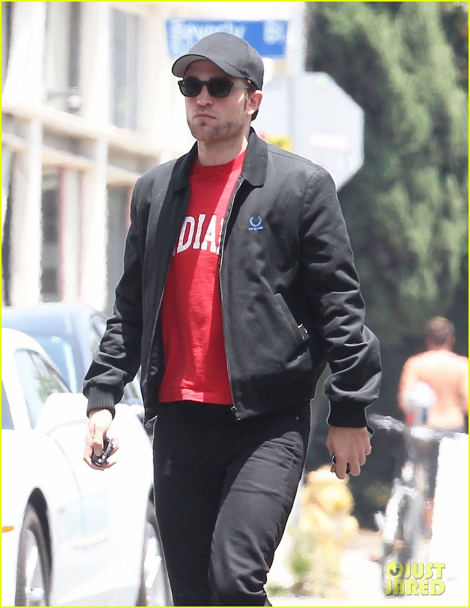 Robert Pattinson Is Looking Good with His Scruffy Stubble! | Photo ...