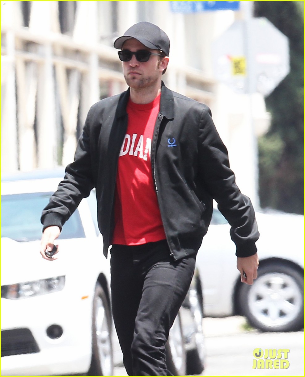 Robert Pattinson Is Looking Good with His Scruffy Stubble! | Photo ...