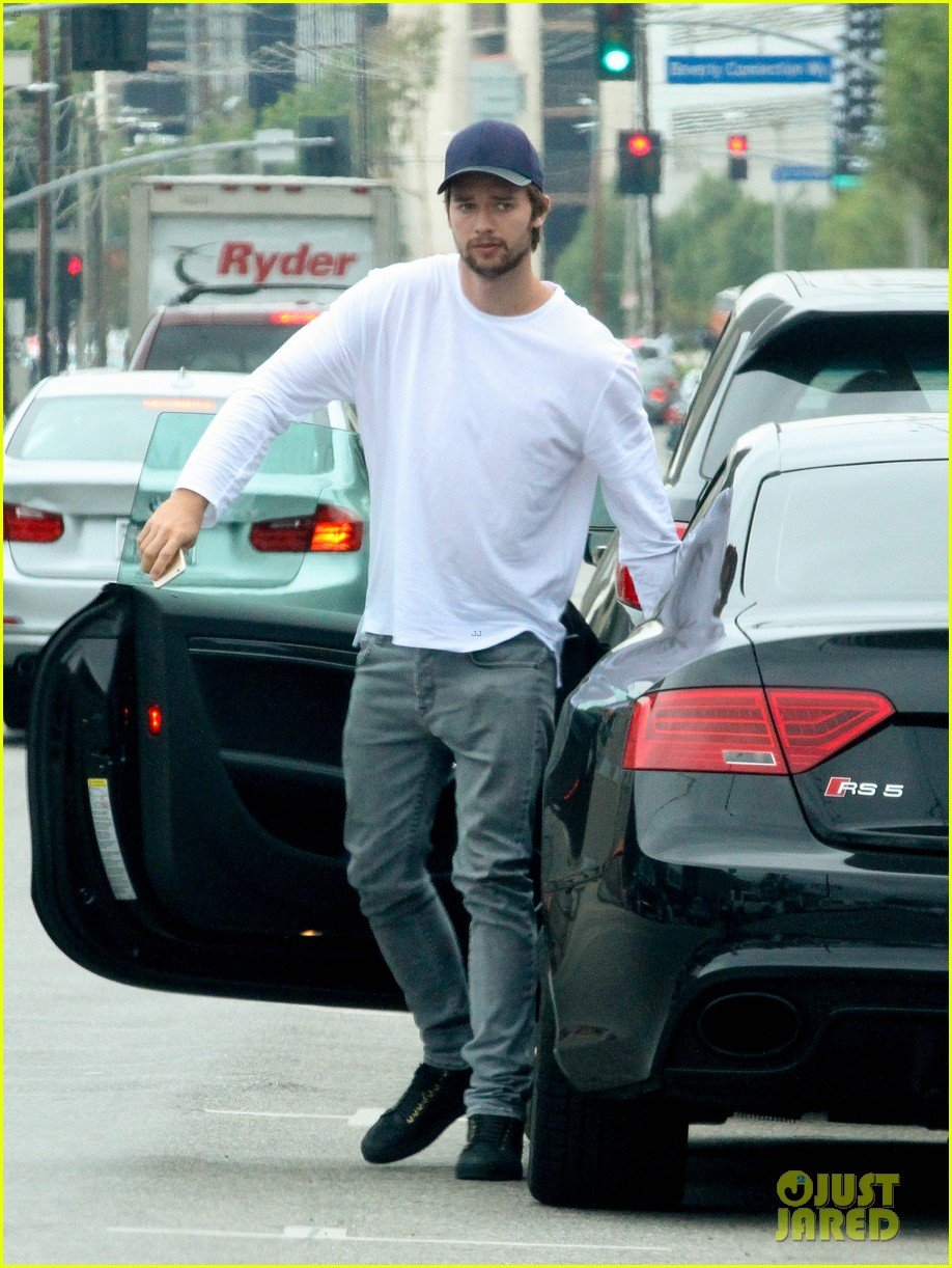 Patrick Schwarzenegger Still Takes His Gummy Vitamins | Photo 821992 ...