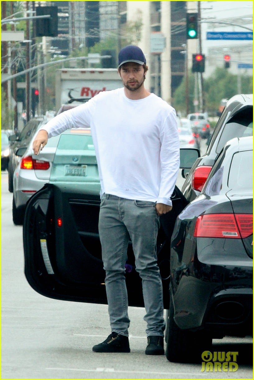 Patrick Schwarzenegger Still Takes His Gummy Vitamins | Photo 821996 ...