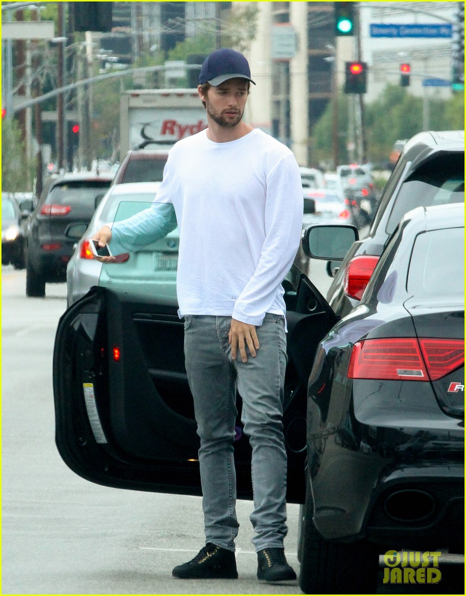 Patrick Schwarzenegger Still Takes His Gummy Vitamins | Photo 822031 ...