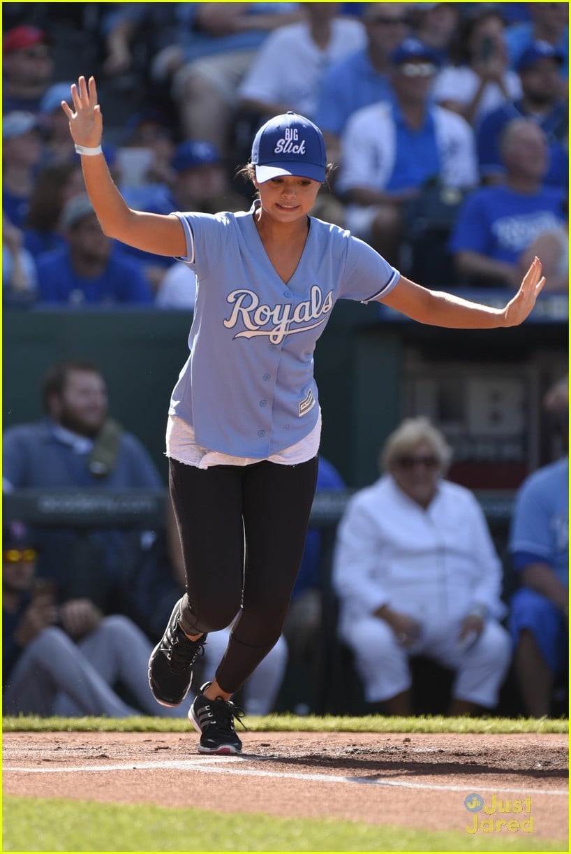 Selena Gomez Plays In Big Slick Celebrity Softball Game In Kansas City