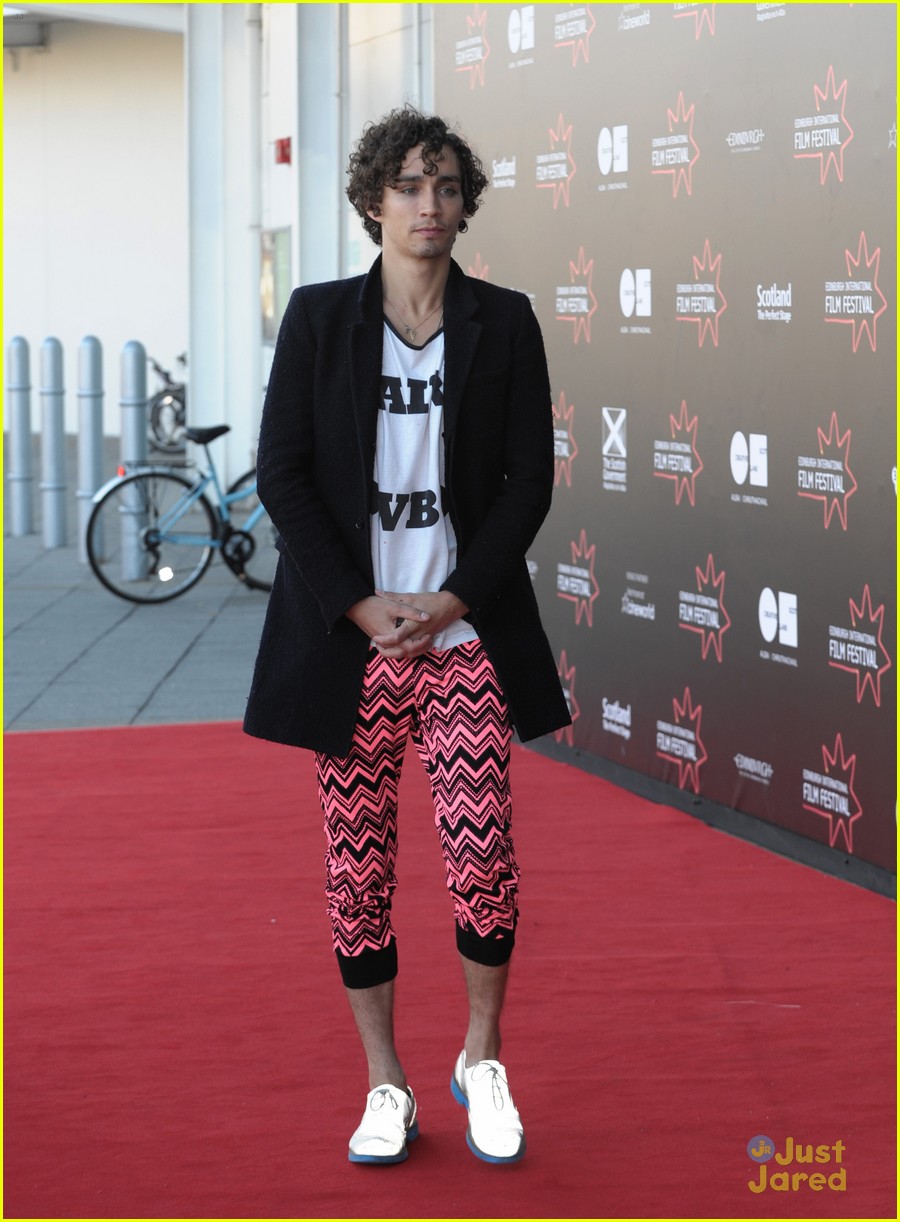 robert sheehan edinburgh messenger premiere 04