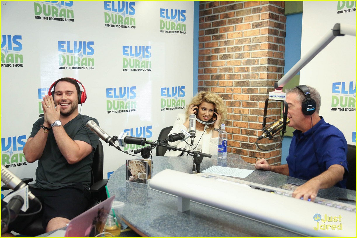 What is Tori Kelly's GoTo Karaoke Song? Photo 829424 Photo Gallery