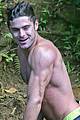 zac efron shirtless hawaii more ripped than ever 19