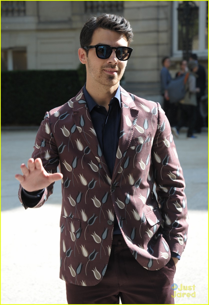 Zayn Malik Hits Valentino Fashion Show with Joe Jonas Photo 829881