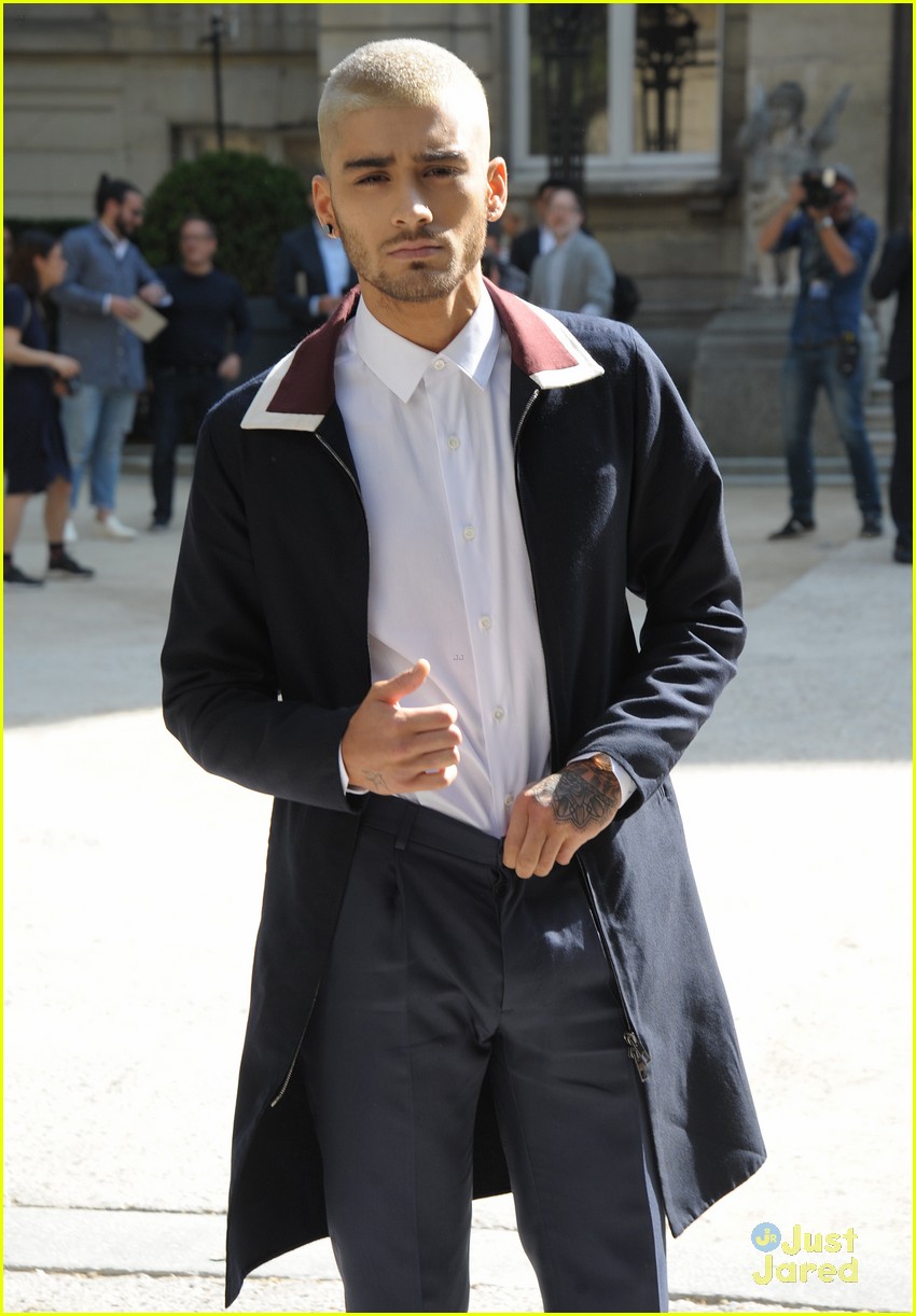 Zayn Malik Hits Valentino Fashion Show with Joe Jonas Photo 829882
