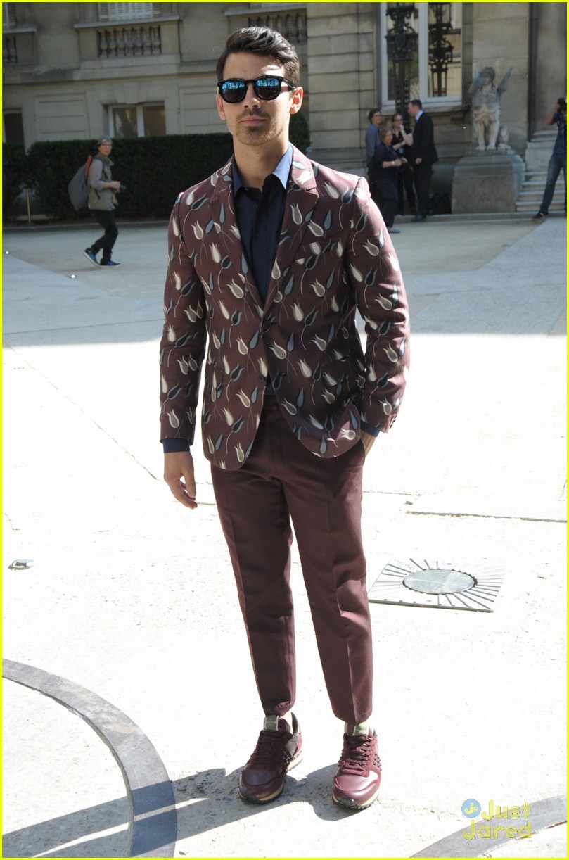 Zayn Malik Hits Valentino Fashion Show with Joe Jonas Photo 829883