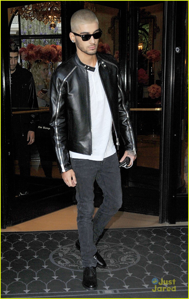 Zayn Malik Hits Valentino Fashion Show with Joe Jonas Photo 829887