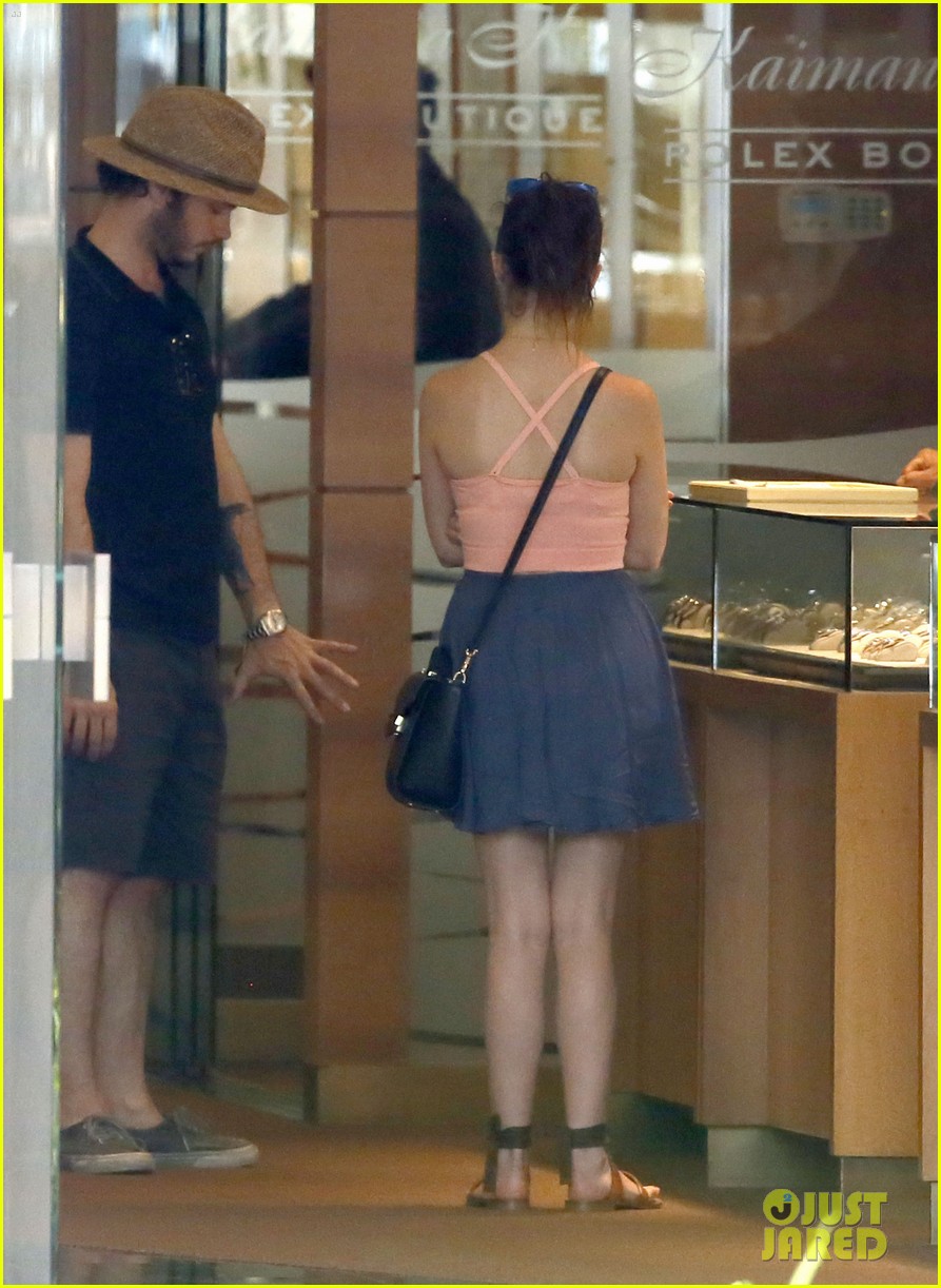 Anna Kendrick And Boyfriend Ben Richardson Spotted Together In Hawaii Photo 841140 Photo 8011