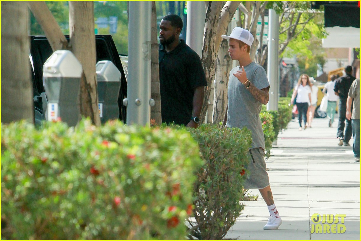 Full Sized Photo of justin bieber no longer fugitive in argentina 08 ...