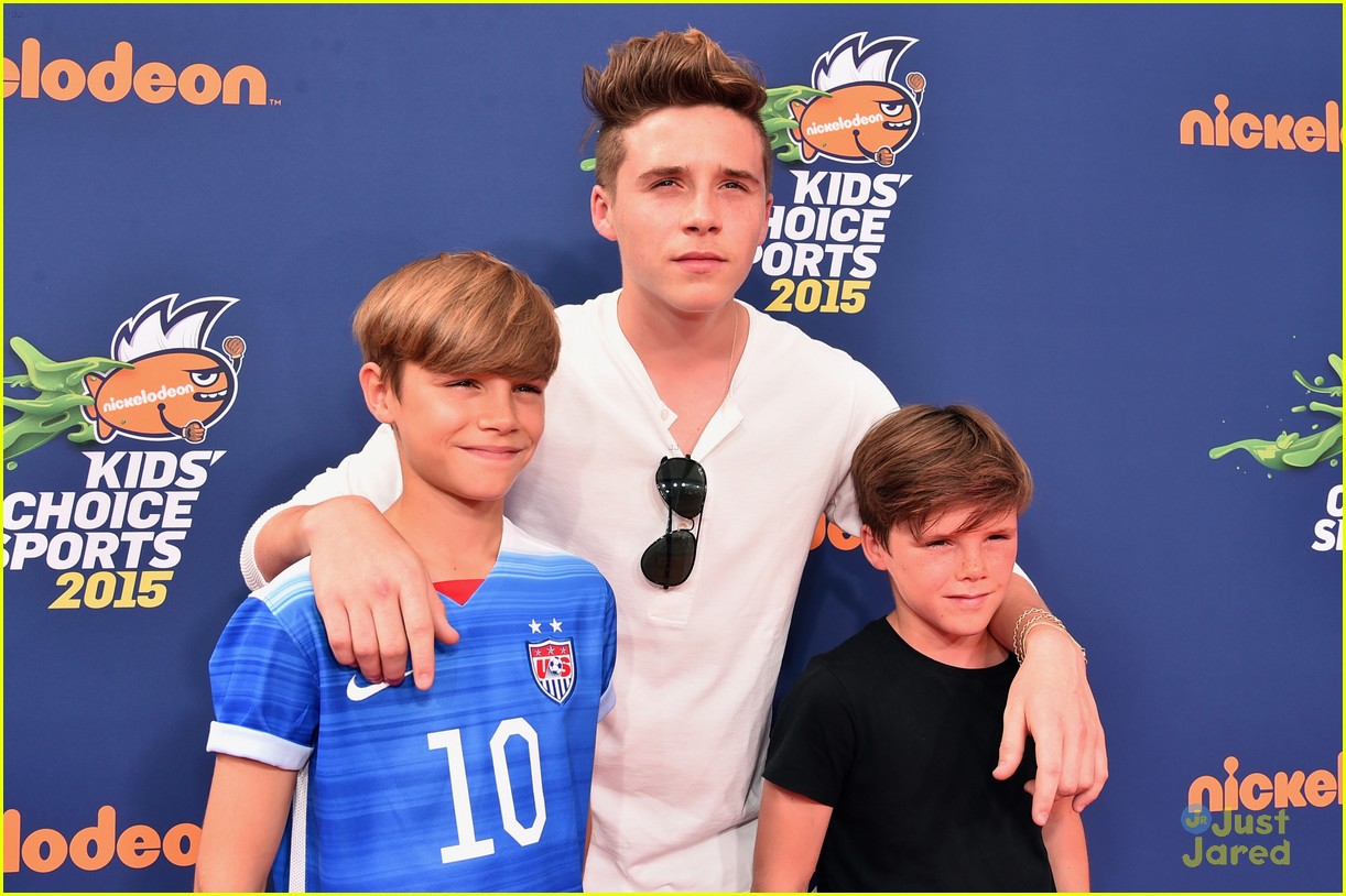 brooklyn beckham walks kids choice carpet with his bros 09