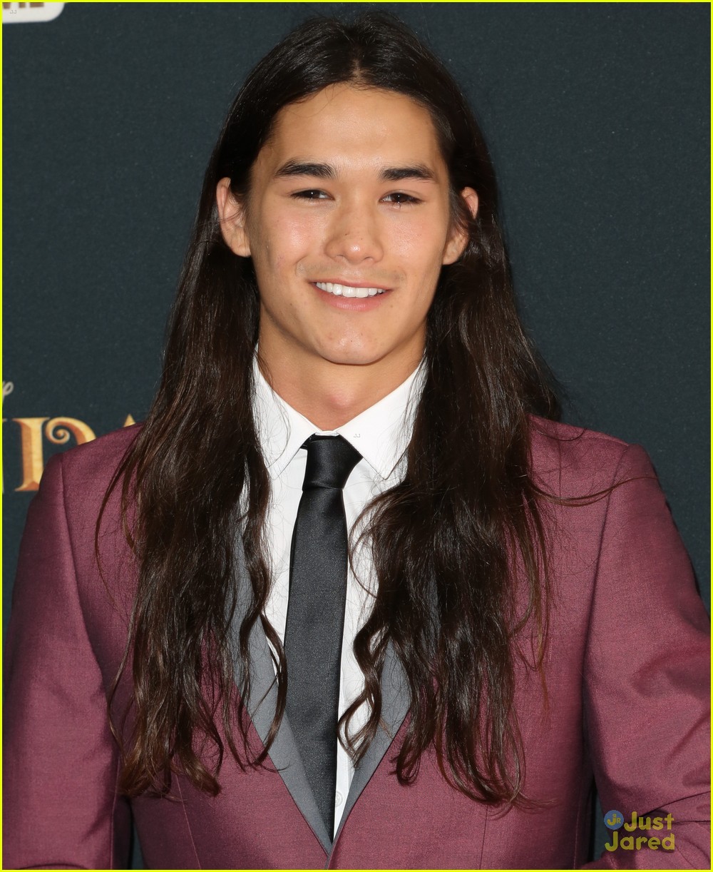 Full Sized Photo Of Cameron Boyce Booboo Stewart Descendants Premiere Pics Cameron Boyce