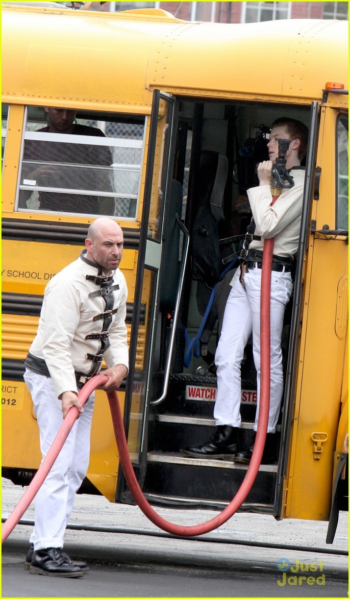 Cameron Monaghan Wears a Straight Jacket While Playing The Joker! | Photo 835046 - Photo Gallery