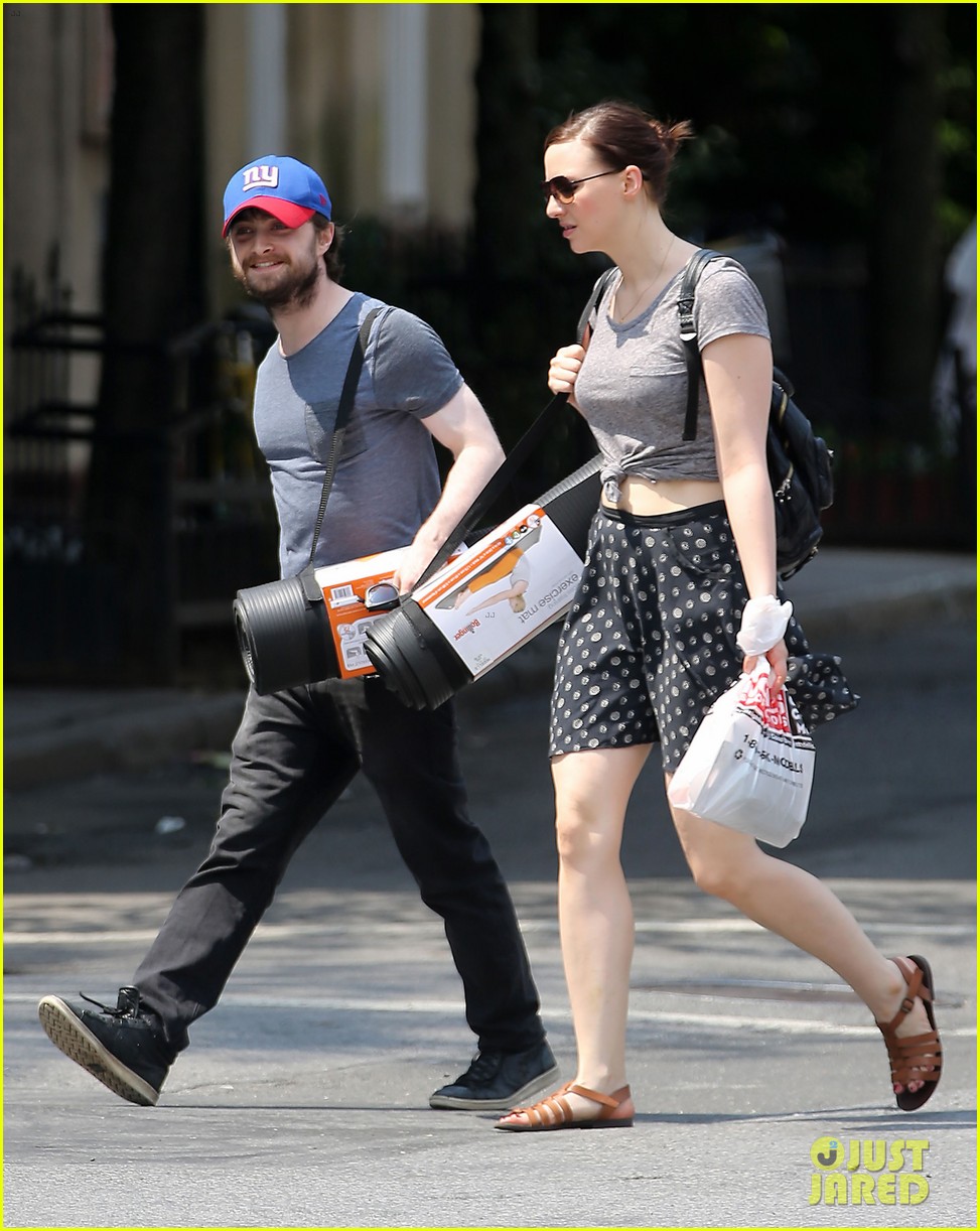 Daniel Radcliffe is Super Fan Friendly While Shopping in NYC With ...