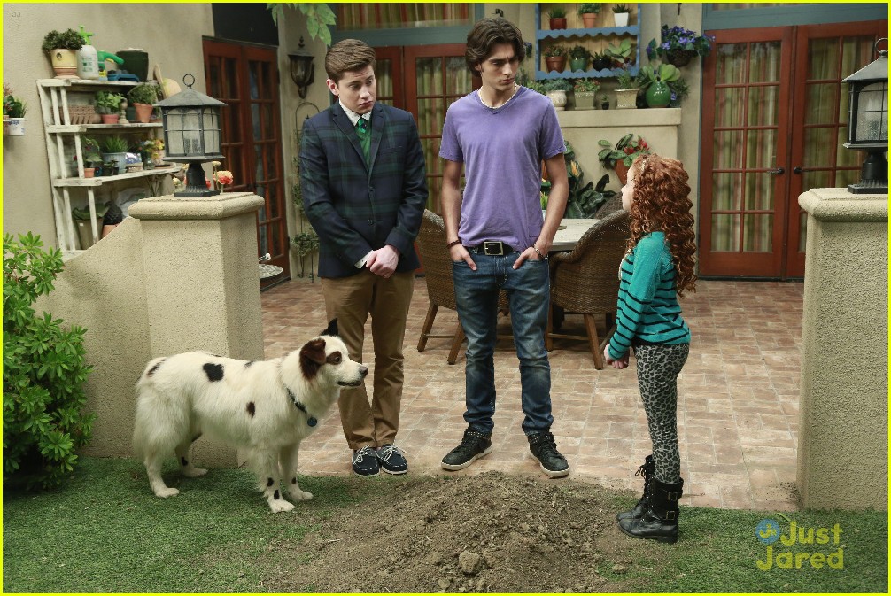 Who Destroyed Avery S Dress Find Out On Dog With A Blog Tonight Photo 842114 Blake Michael Dog With A Blog Francesca Capaldi G Hannelius Lj Benet Television Pictures Just Jared Jr