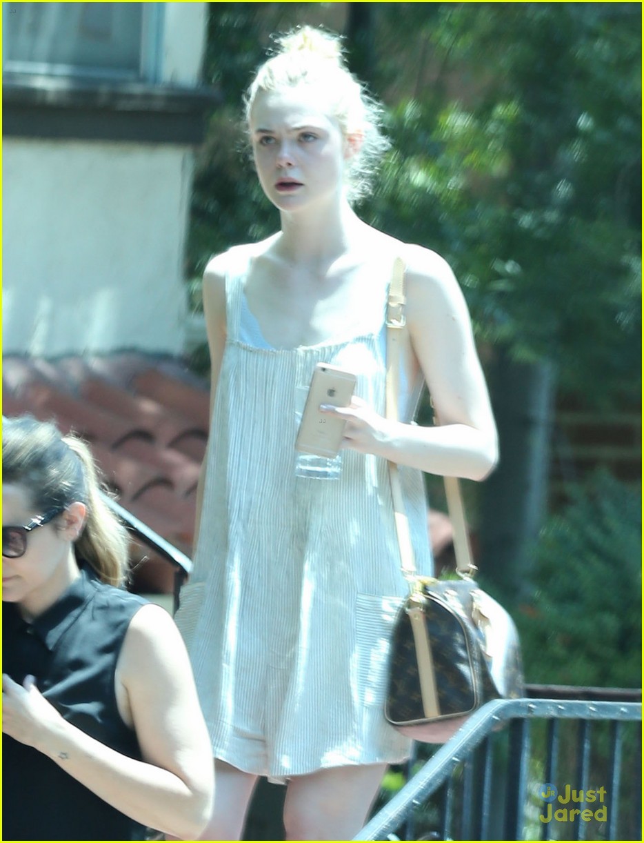 Elle Fanning Has Movie Date Night With Zalman Band Photo 841629 Photo Gallery Just Jared Jr 3570