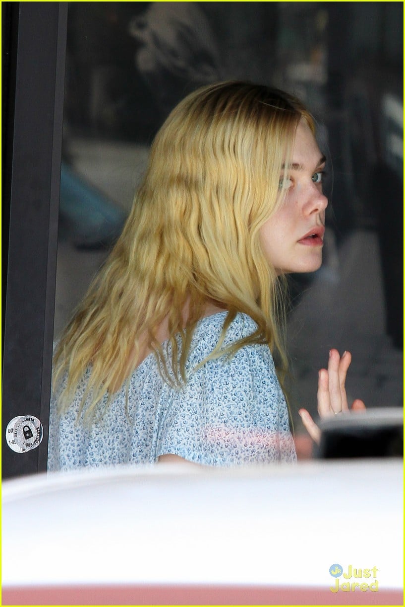 Full Sized Photo of elle fanning movie date night zalman band lunch mom