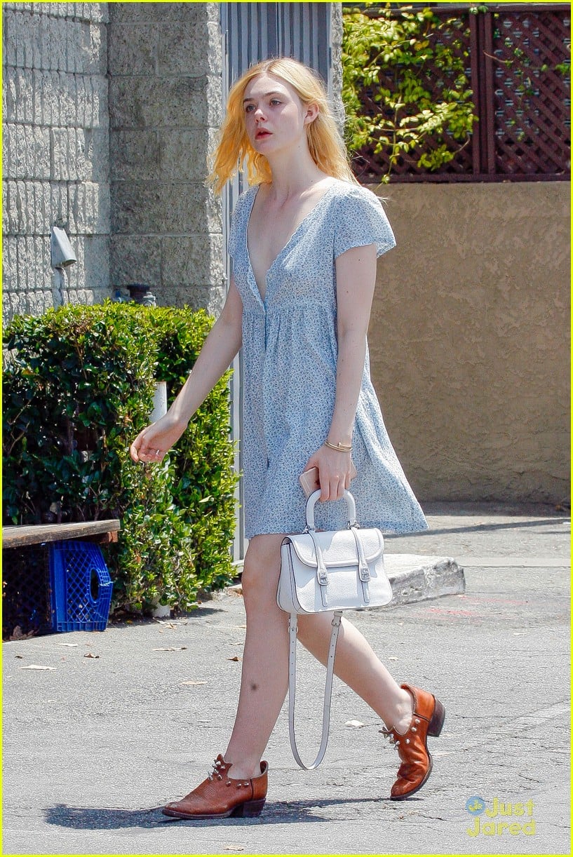 Full Sized Photo of elle fanning movie date night zalman band lunch mom