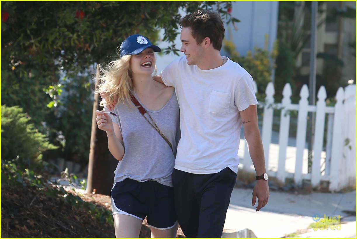 Elle Fanning & Zalman Band Laugh It Up While On A Walk | Photo 843382 ...