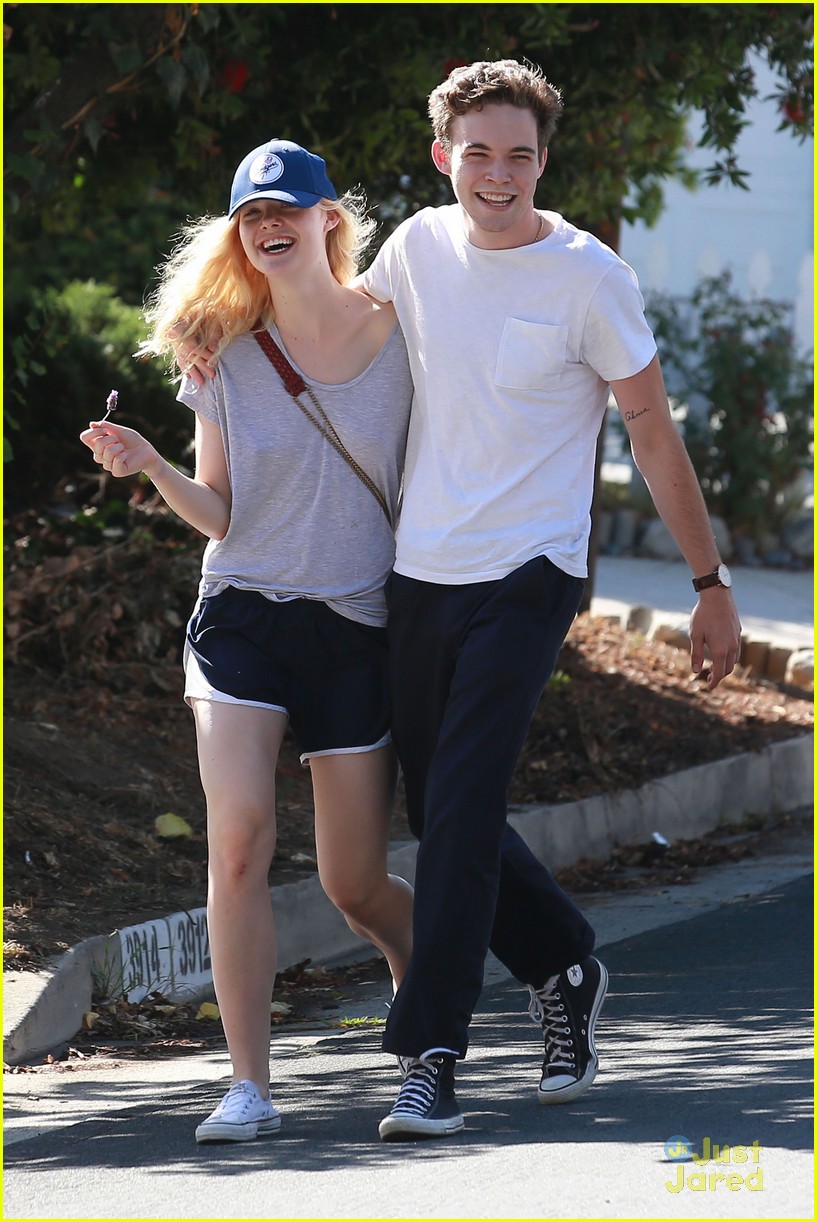 Elle Fanning & Zalman Band Laugh It Up While On A Walk | Photo 843385 ...