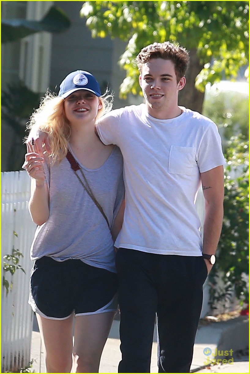 Elle Fanning & Zalman Band Laugh It Up While On A Walk | Photo 843387 ...