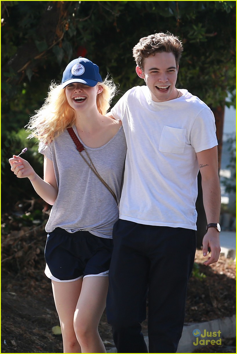 Elle Fanning & Zalman Band Laugh It Up While On A Walk | Photo 843388 ...