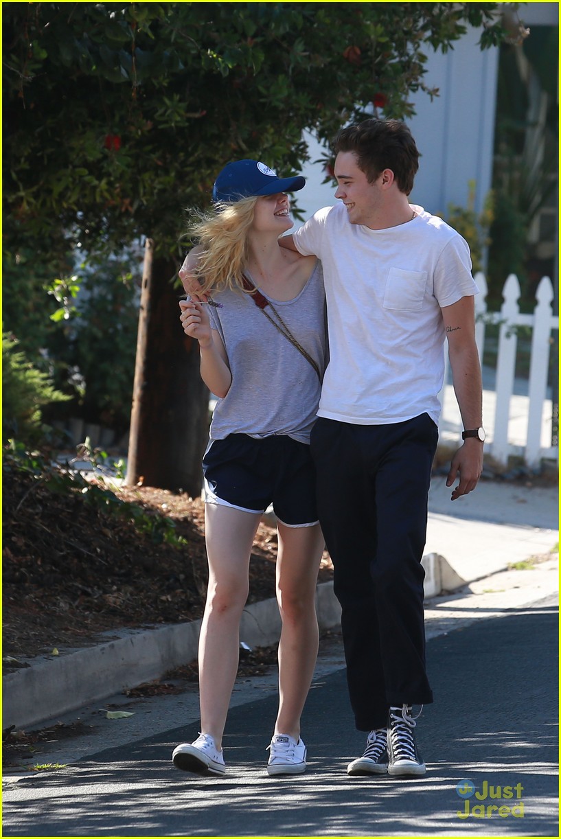 Elle Fanning & Zalman Band Laugh It Up While On A Walk | Photo 843389 ...