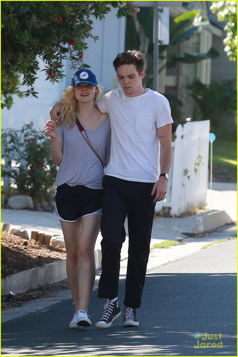 Elle Fanning & Zalman Band Laugh It Up While On A Walk | Photo 843397 ...