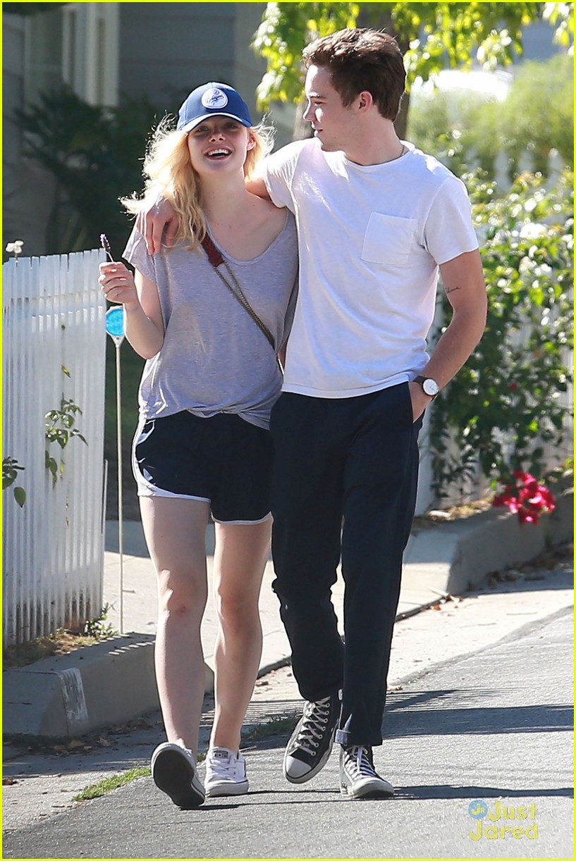 Elle Fanning & Zalman Band Laugh It Up While On A Walk | Photo 843402 ...