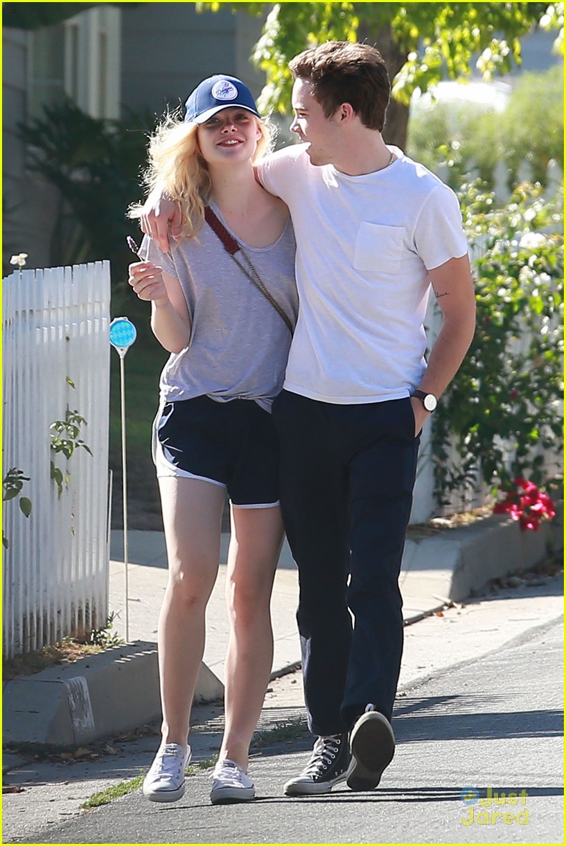 Elle Fanning & Zalman Band Laugh It Up While On A Walk | Photo 843403 ...