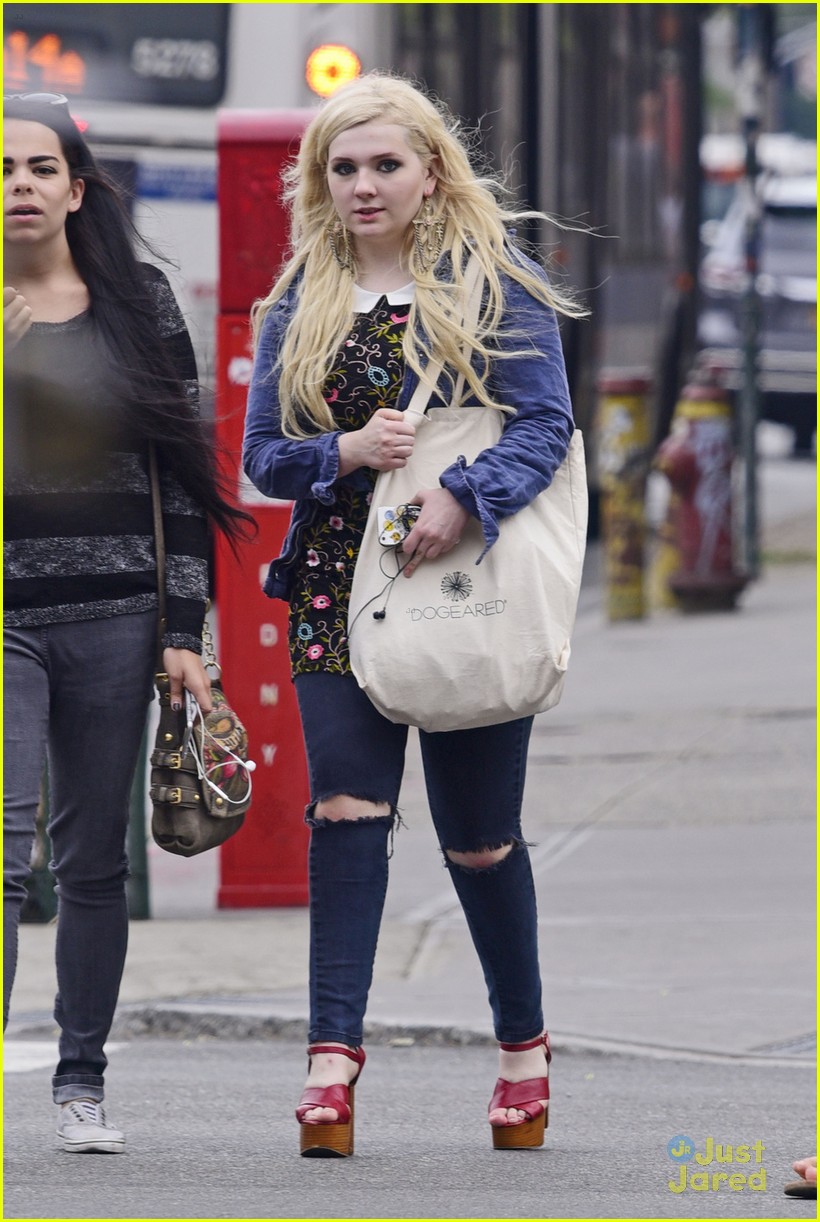 Emma Roberts Wears Orange Jumpsuit On 'Scream Queens' Set | Photo
