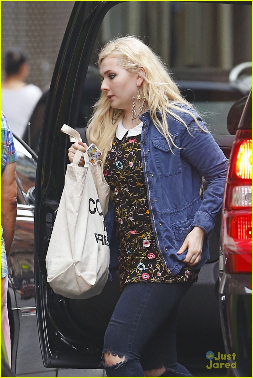 Emma Roberts Wears Orange Jumpsuit On 'Scream Queens' Set | Photo