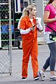 emma roberts orange jumpsuit abigail breslin queens set 03