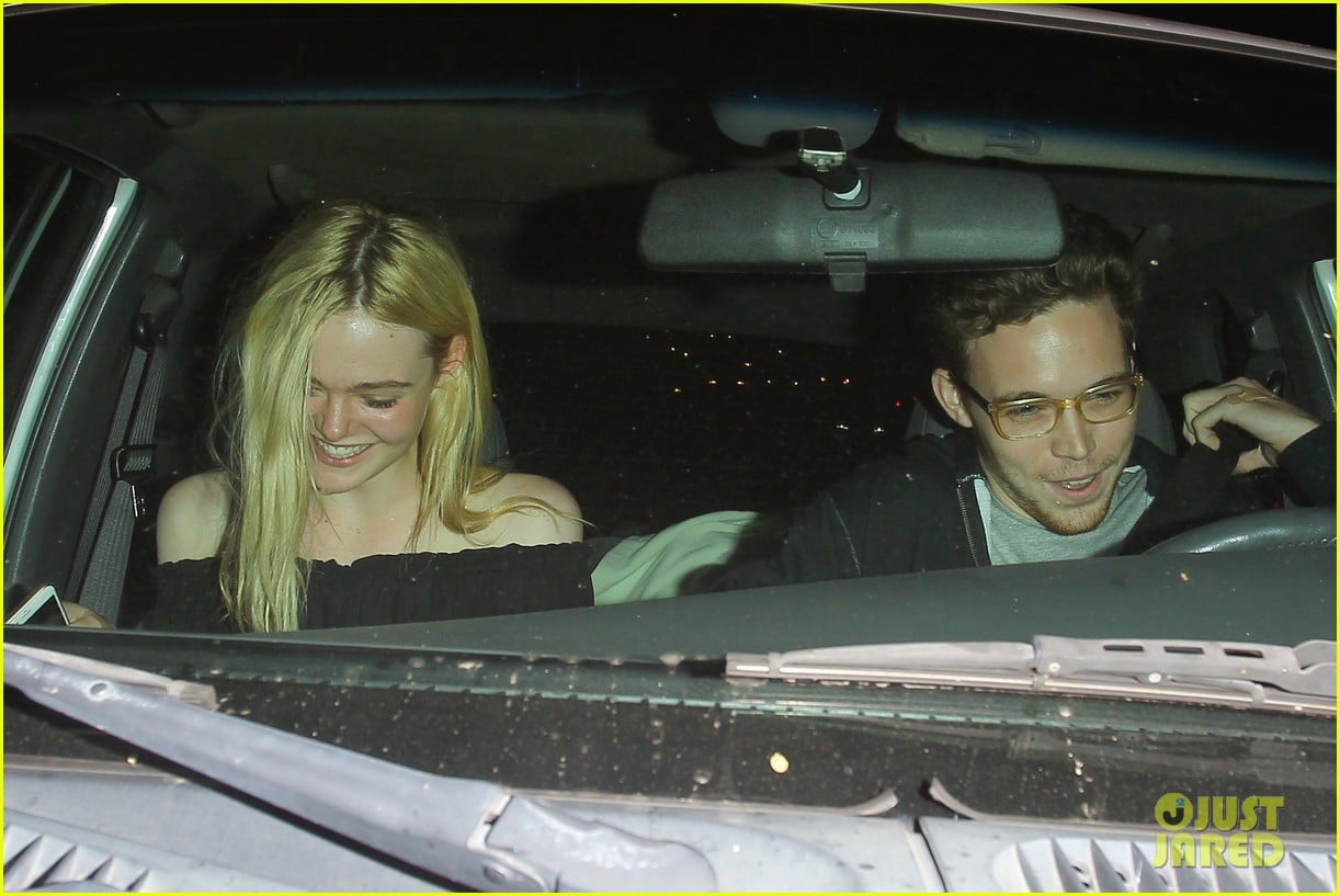 Full Sized Photo of elle fanning dating zalman band 10 | Elle Fanning