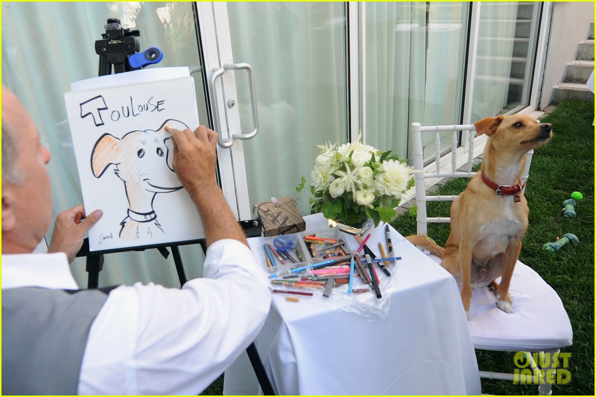 Full Sized Photo of ariana grandes dog hosted a coach event 09
