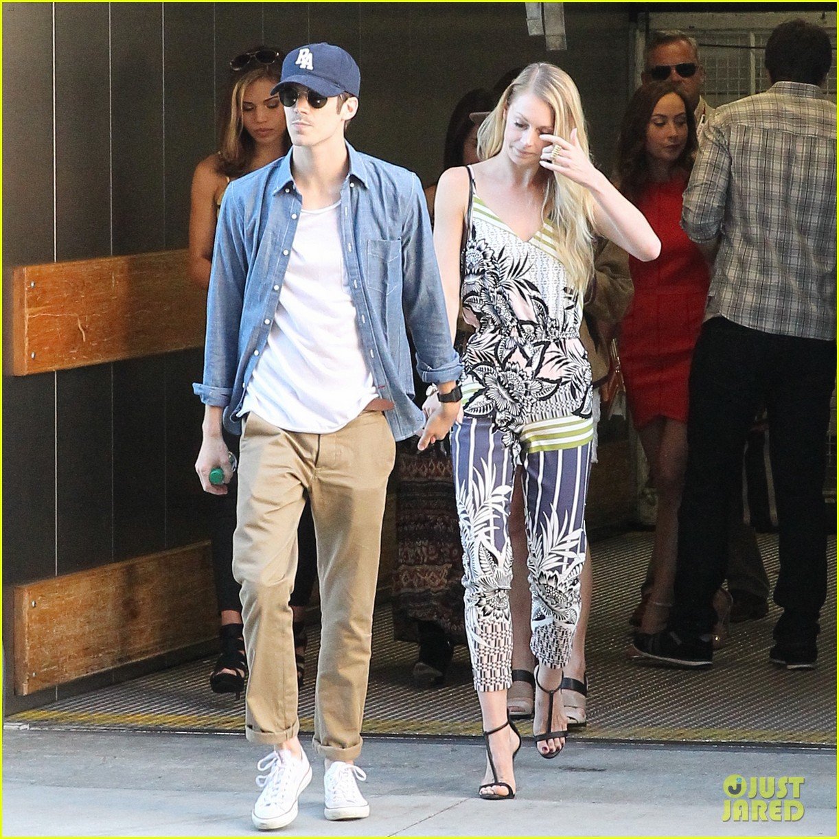 grant-gustin-brings-the-flash-to-comic-con-with-girlfriend-hannah-douglass-photo-837830-2015-comic-con-candice-patton-carlos-valdes-danielle-panabaker-grant-gustin-hannah-douglass-john-wesley-shipp-the-flash-tom
