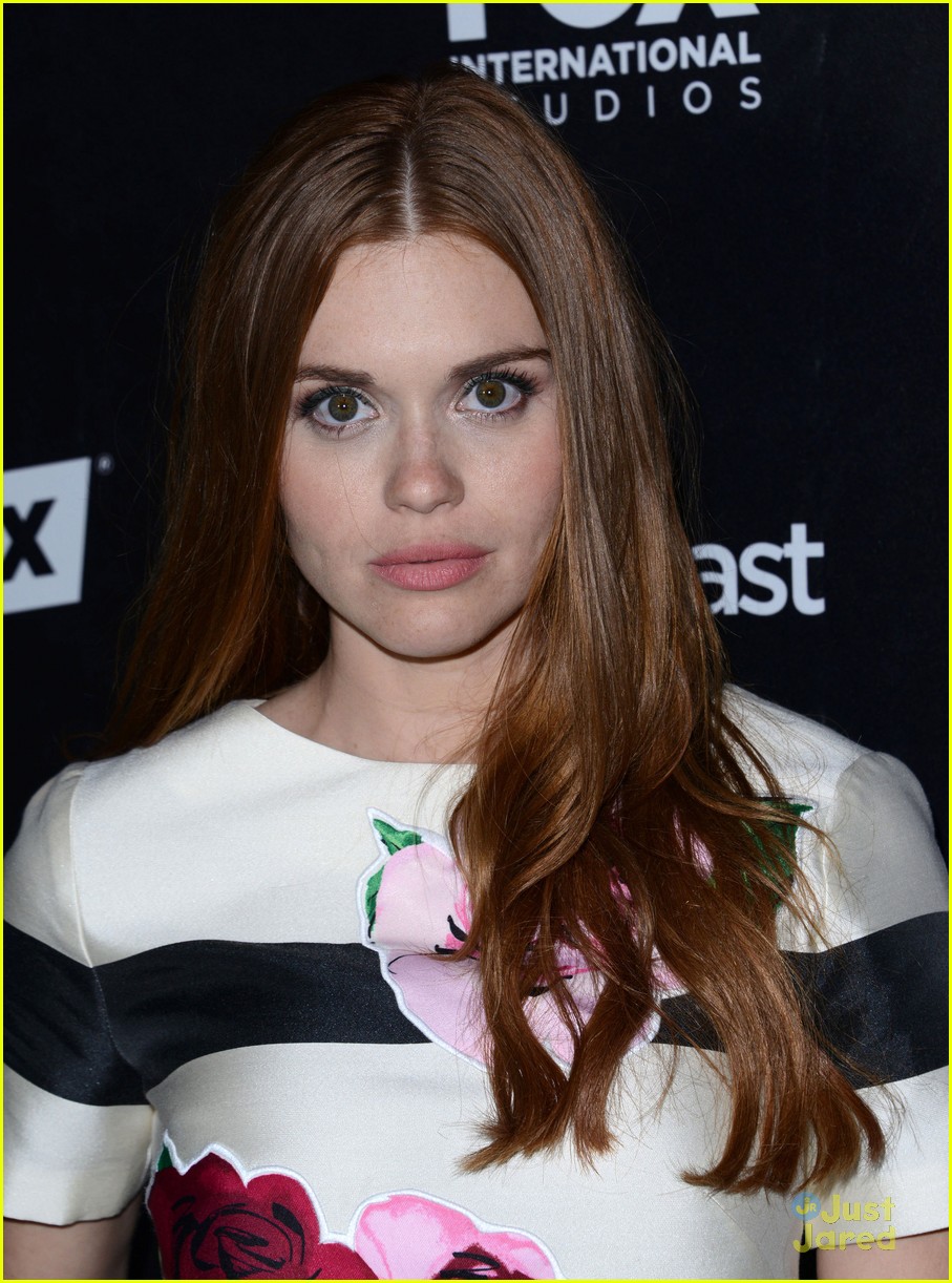 Holland Roden & Laura Vandervoort Glam Up For Comic-Con's Outcast Party ...