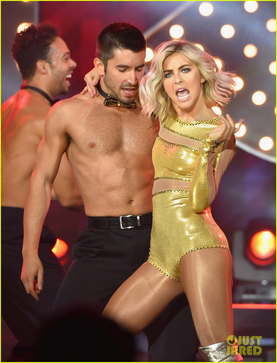 Derek And Julianne Hough Go Head To Head In Lip Sync Battle Live In Central Park Photo 838278