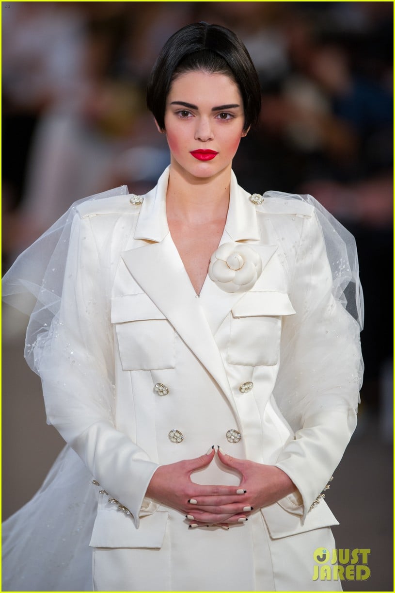 Kendall Jenner Is The Bride for Karl Lagerfeld at Paris Fashion Week ...